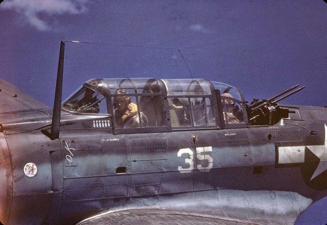 Rare Color Photographs from World War II (9).jpg